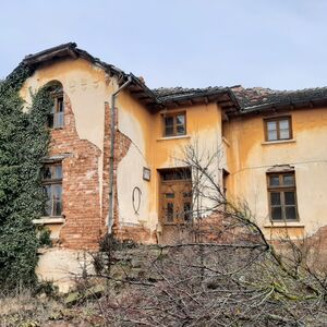 Old house with interesting story & architecture up for sale
