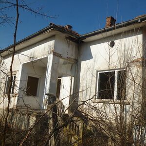  Old rural property with quiet location in the outskirts of 
