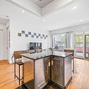 🏙 Modern 2 Bed / 2 Bath Condo in Downtown – $3000/mon