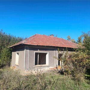 Old house with plot of land in proximity to small river