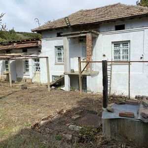 Solid Property in the village of Dimcha in VT