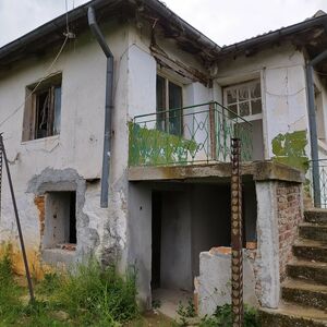 Massive two-storey house with a large yard near Elhovo
