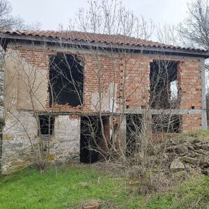 Two-storey house with a huge plot of 1956 sq m for sale in t