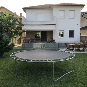 Family house for rent in Zemun