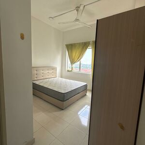 I residence Kota damansara condo female Master room 