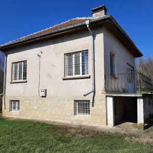 Renovated rural house with land & quiet location up for rent