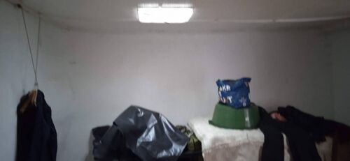Large bedroom, skylight