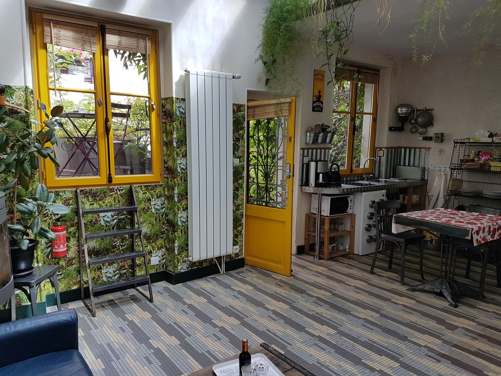 AN UNUSUAL PARIS, A CAMPAIGN IN THE HEART OF PARIS" (France, Ilede