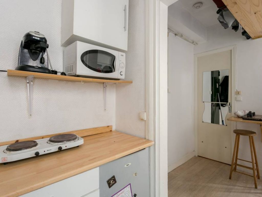 Studio apartment on Ile Saint Louis perfect central locatio (France