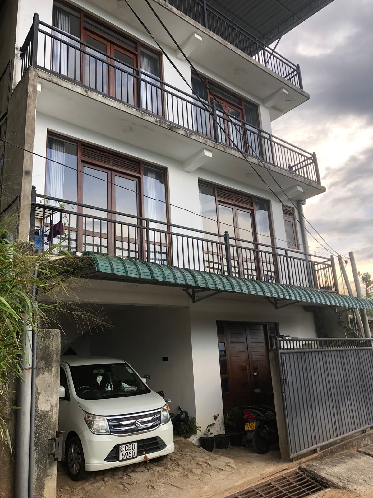 River & Mountain View in Sri Lanka Kandy House for Sale