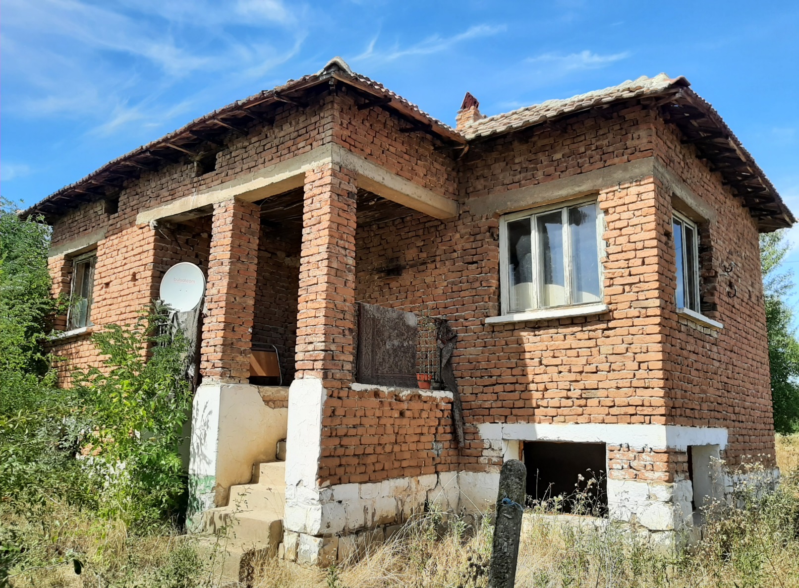 Derelict rural house with quiet location providing privacy