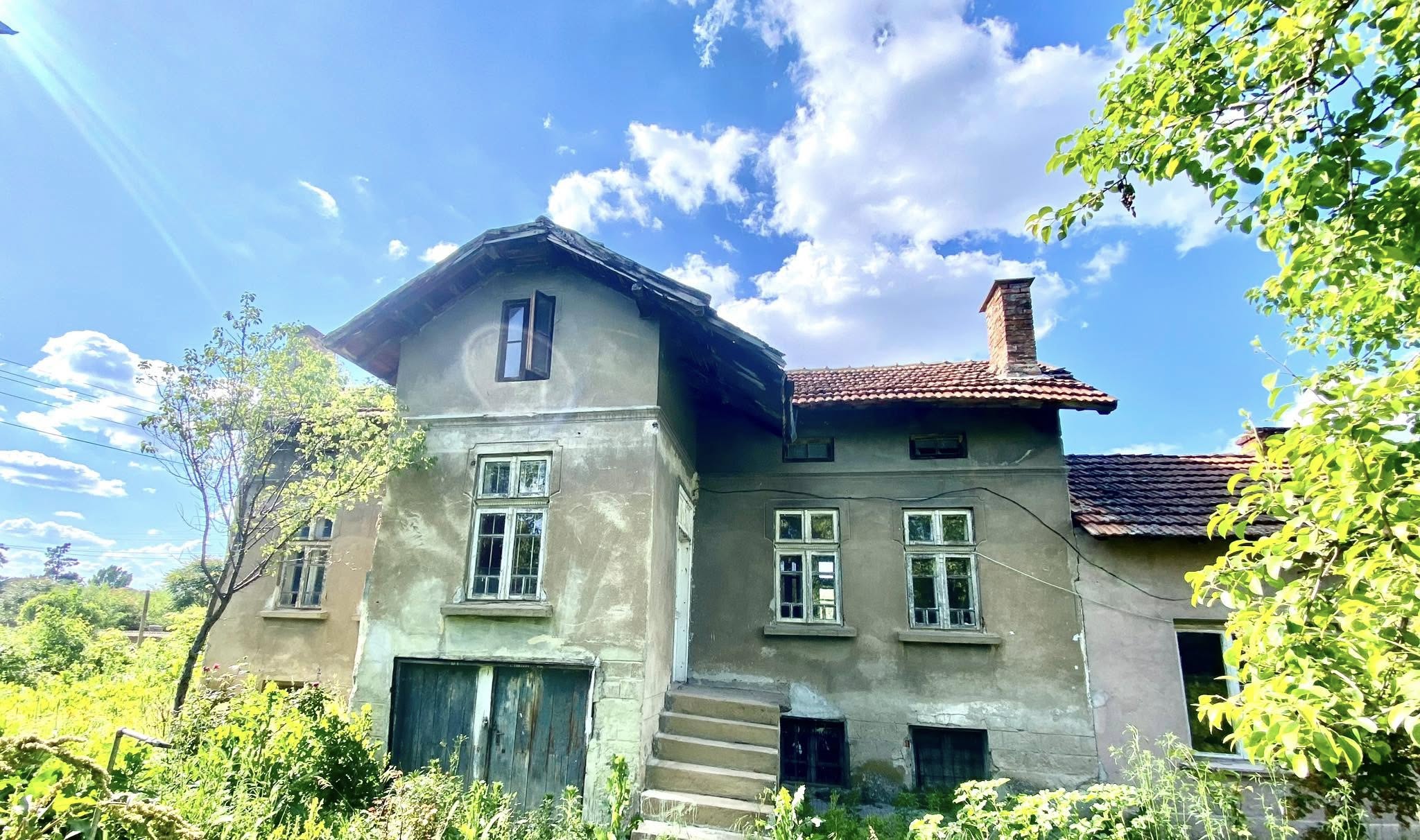 village of Chomakovtsi, 5 km from Cherven Bryag, Pleven regi