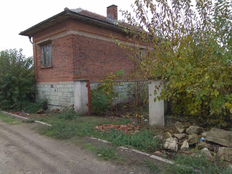 Two storey house with 1578m2 yard, 10Km from Simeonovgrad (Bulgaria