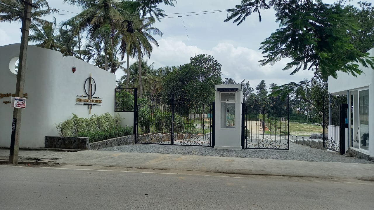 Premium villa plot for sale in friendly budget