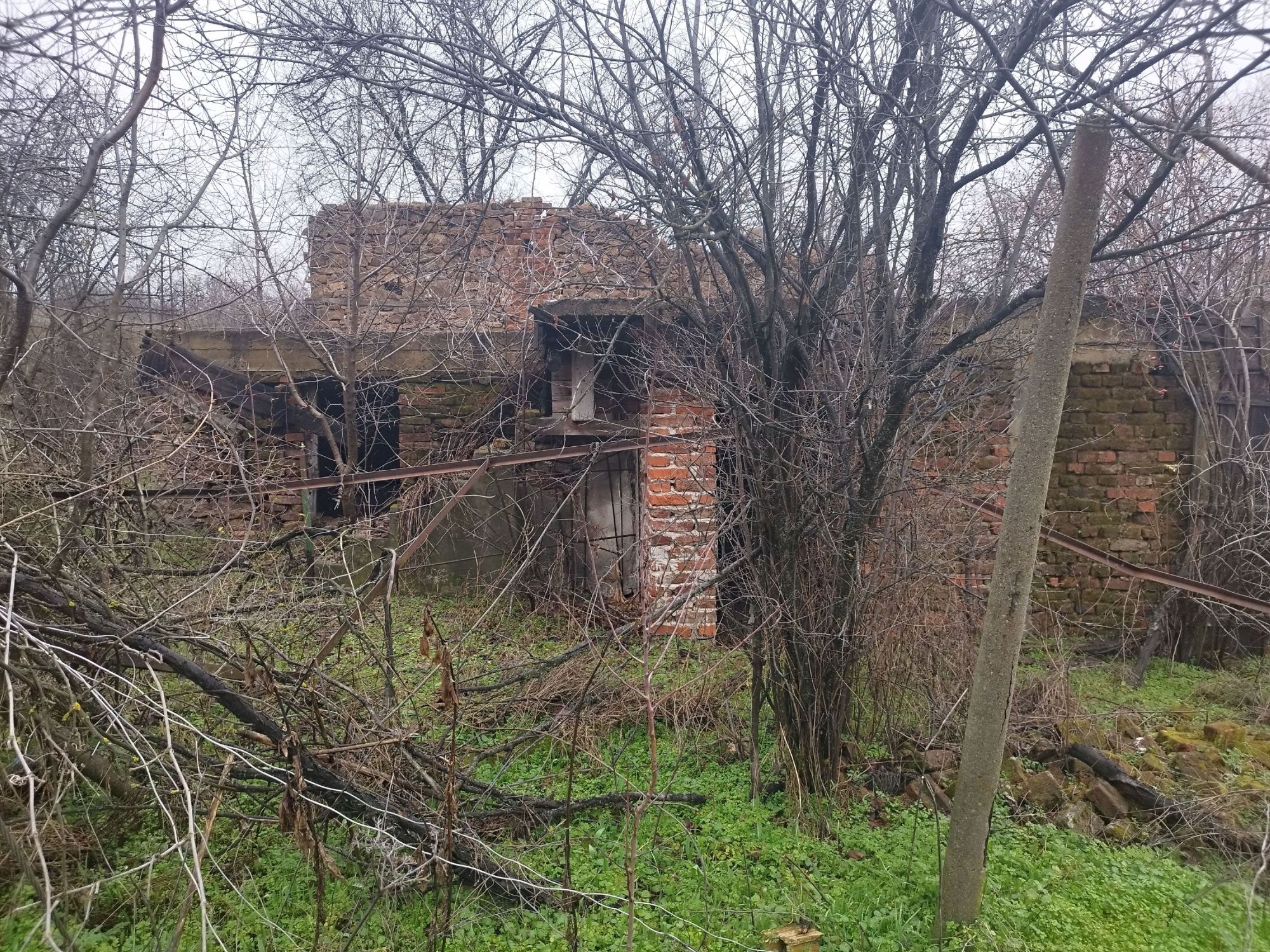 Large plot of land 2700 sqm. with a fallen house 12 karnobat