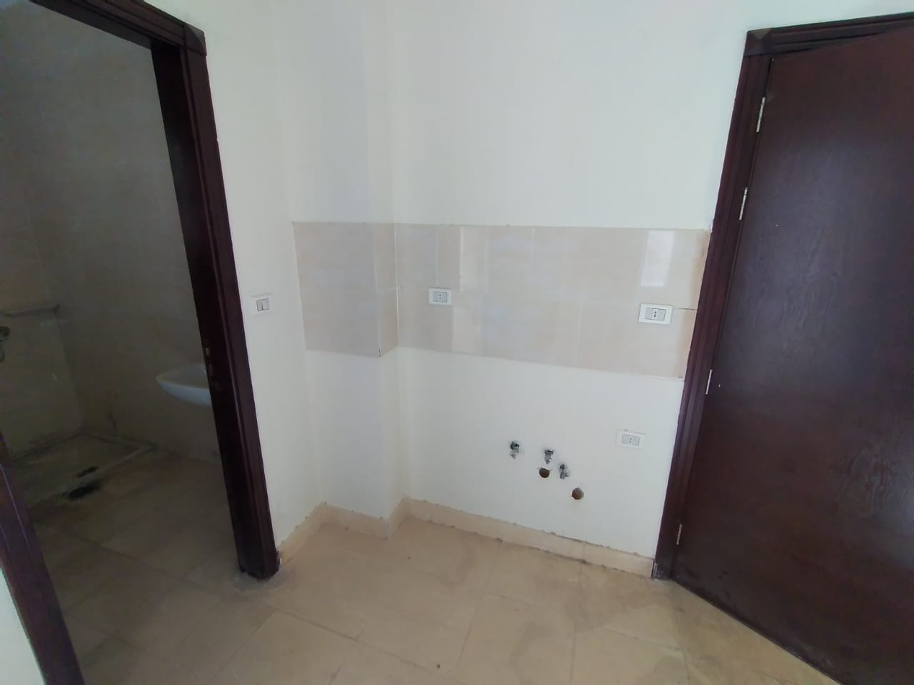 PADSABROAD READY TO LIVE IN STUDIO APARTMENT 3RD FLOOR (Egypt, Al Bahr
